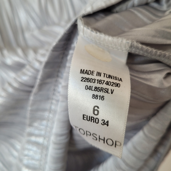 TOPSHOP Silver Pleated Racerback Tank - Picture 9 of 11